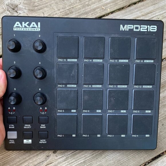 Akai Professional MPD218 Pad Controller - Works - Picture 1 of 3